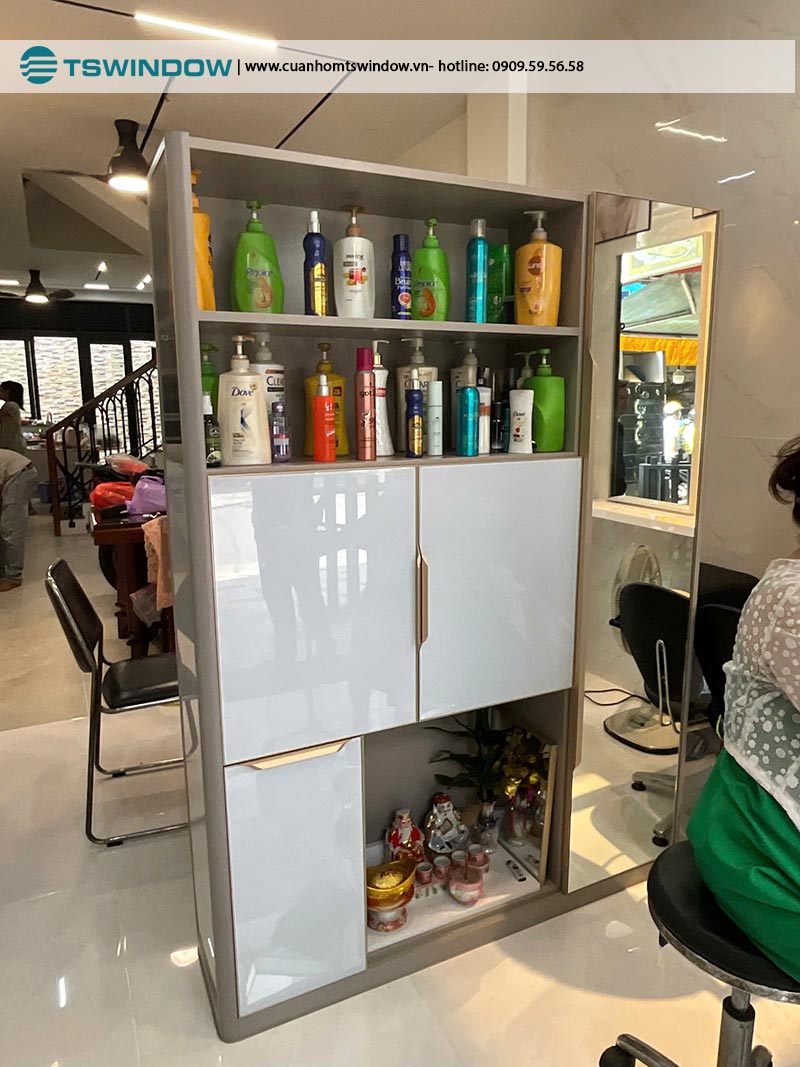 Tủ trưng bày salon tóc